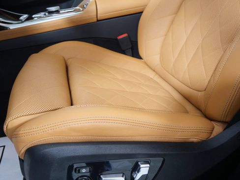 Used 2026 BMW X7 xDrive40i AWD/4WD image 8