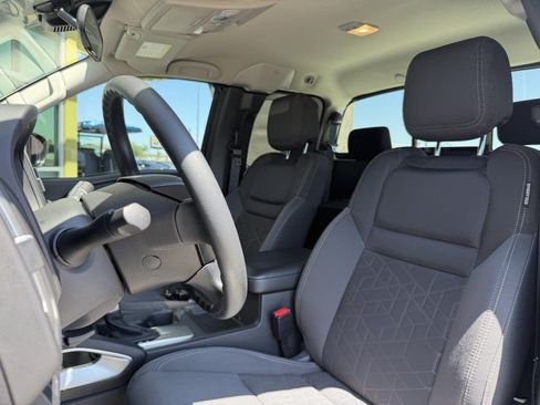 Used 2025 Nissan Frontier SV RWD image 34