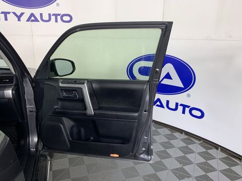 Used 2014 Toyota 4Runner SR5 RWD image 39