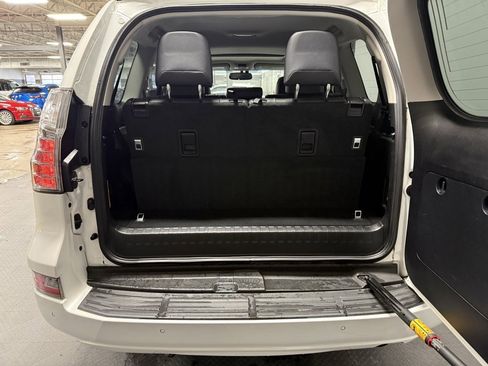 Used 2018 Lexus GX 460 image 23