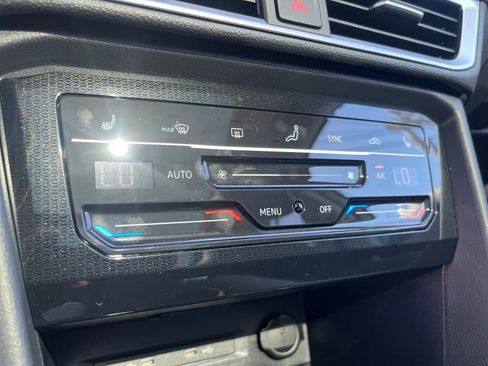 New 2025 Volkswagen Taos SE image 13