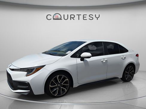 Used 2021 Toyota Corolla SE FWD image 1