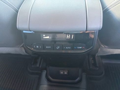 Used 2023 Toyota Highlander L image 29