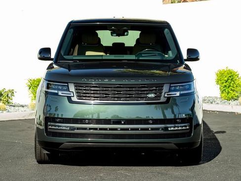 Used 2025 Land Rover Range Rover SE AWD/4WD image 3
