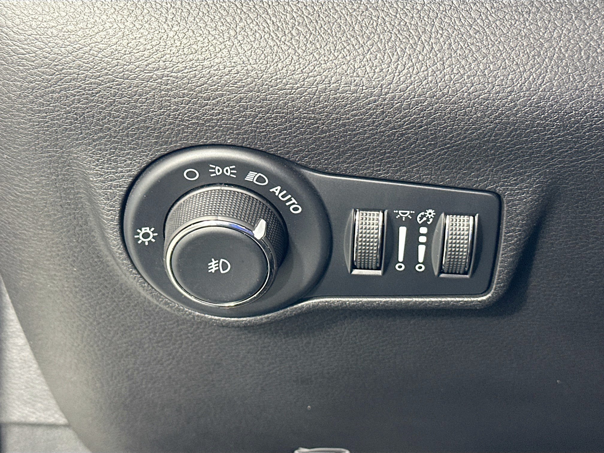 Used 2023 Jeep Compass Limited w/ Elite Group AWD/4WD image 10