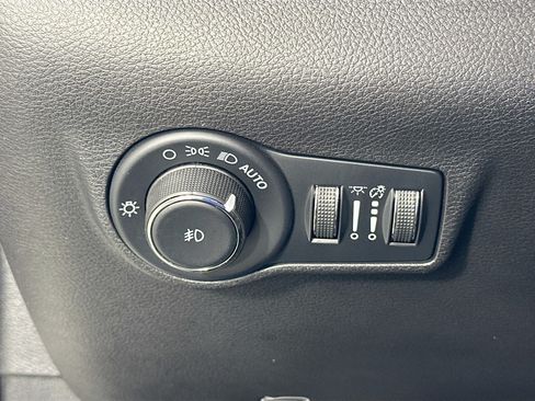 Used 2023 Jeep Compass Limited w/ Elite Group AWD/4WD image 10