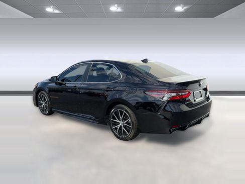 Used 2024 Toyota Camry SE FWD image 3