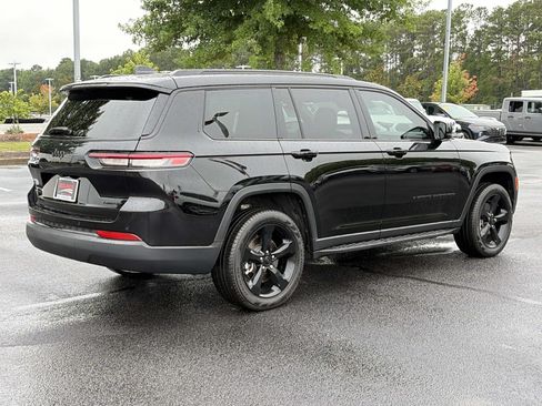 Used 2025 Jeep Grand Cherokee L Limited w/ Black Appearance Package AWD/4WD image 6