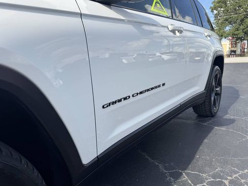 Used 2023 Jeep Grand Cherokee Altitude RWD image 14