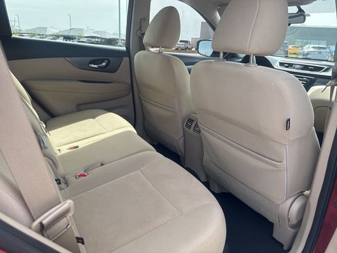 Used 2016 Nissan Rogue SV image 9