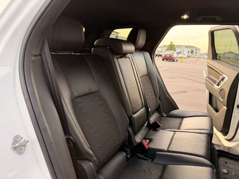Used 2018 Land Rover Discovery Sport SE AWD/4WD image 16