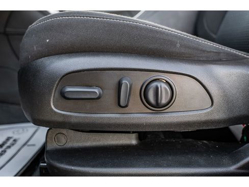 Used 2023 GMC Acadia SLE w/ Driver Convenience Package image 9