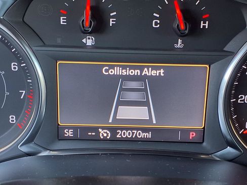 Used 2023 GMC Acadia SLT w/ LPO, Floor Liner Package FWD image 18