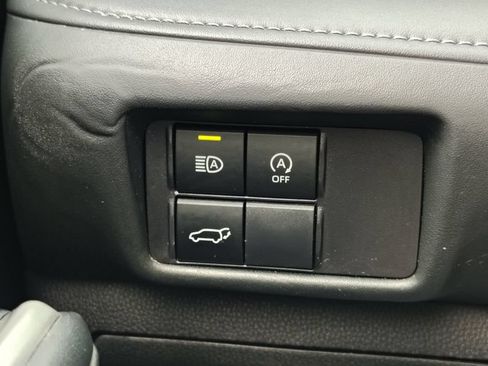 Used 2023 Toyota Highlander XLE AWD/4WD image 30
