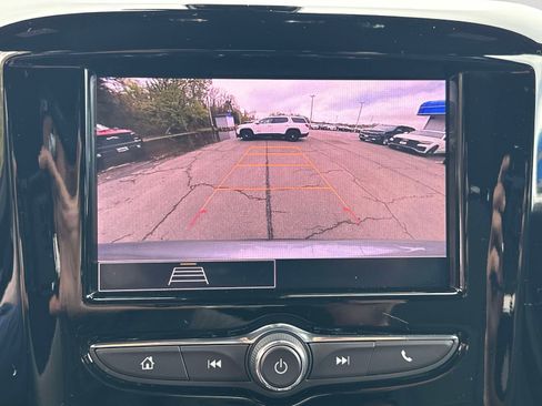 Used 2023 Chevrolet Traverse LT FWD image 12
