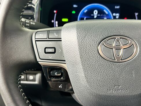 Used 2026 Toyota Camry SE FWD image 18