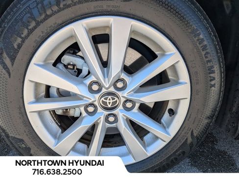 Used 2025 Toyota Camry LE AWD/4WD image 37