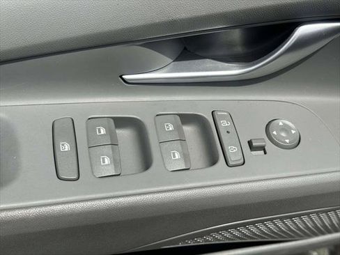 Certified 2024 Hyundai Elantra SEL FWD image 18