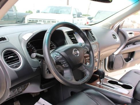 Used 2020 Nissan Pathfinder Platinum w/ Cargo Package FWD image 15