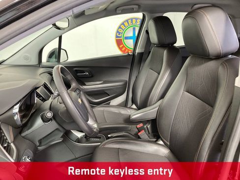Used 2020 Chevrolet Trax LT w/ LT Convenience Package FWD image 9
