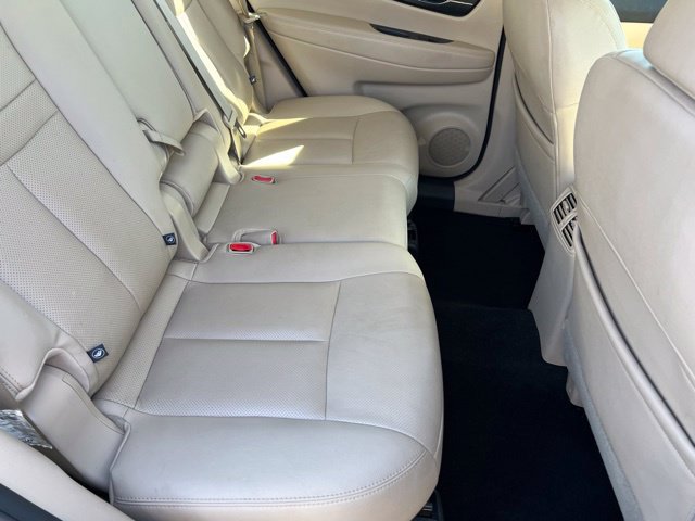 Used 2016 Nissan Rogue SL w/ SL Premium Package FWD image 16