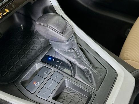 Used 2020 Toyota RAV4 LE image 23