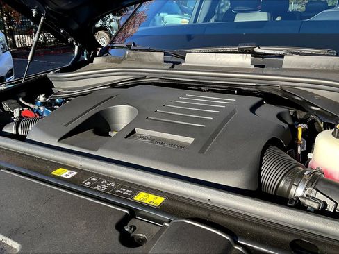 New 2025 Land Rover Range Rover Long Wheelbase SE image 32