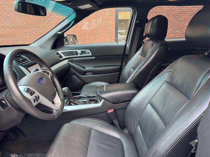 Used 2015 Ford Explorer XLT w/ Equipment Group 202A FWD image 14