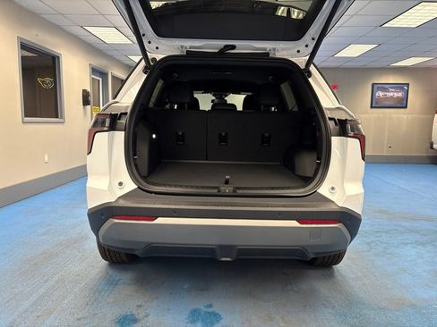New 2026 Chevrolet Equinox LT w/ Convenience Package II FWD image 8