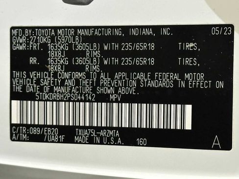 Used 2023 Toyota Highlander XLE AWD/4WD image 32