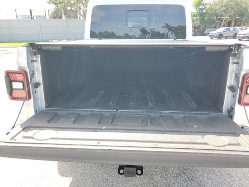 Used 2022 Jeep Gladiator Rubicon w/ LED Lighting Group AWD/4WD image 16