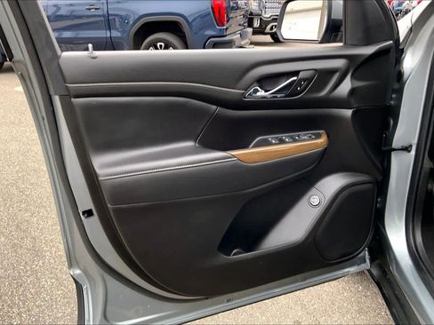 Used 2023 GMC Acadia SLE w/ Driver Convenience Package image 20