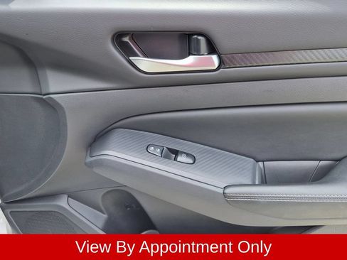 Used 2025 Nissan Altima 2.5 SV FWD image 32