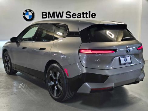 Used 2024 BMW iX xDrive50 w/ Premium Package AWD/4WD image 4