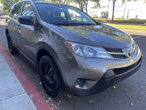 Used 2015 Toyota RAV4 LE FWD image 2