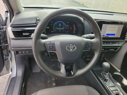 Used 2025 Toyota Camry LE FWD image 27