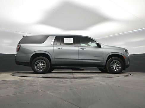 Used 2024 Chevrolet Suburban LT image 37