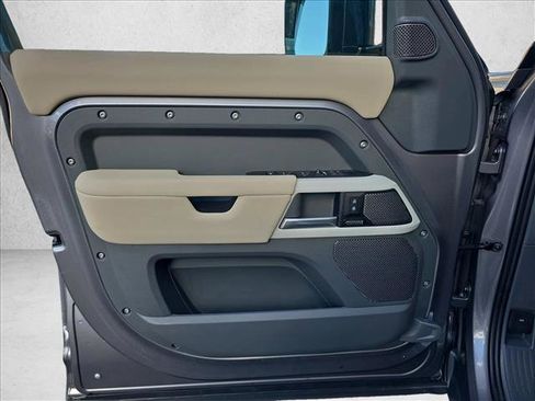 Used 2024 Land Rover Defender 110 SE image 26