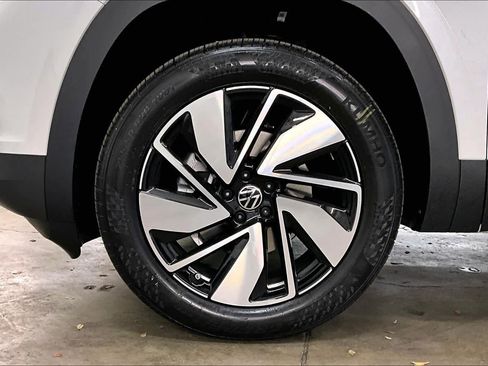 New 2026 Volkswagen Atlas SEL image 14