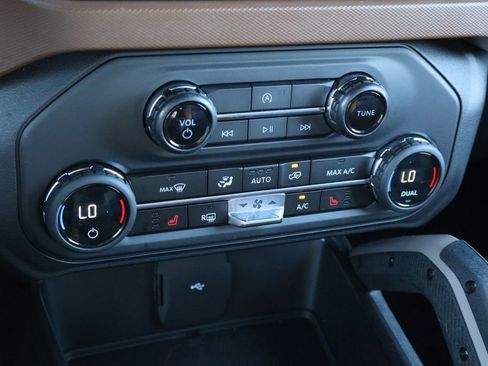 Used 2024 Ford Bronco Outer Banks image 17