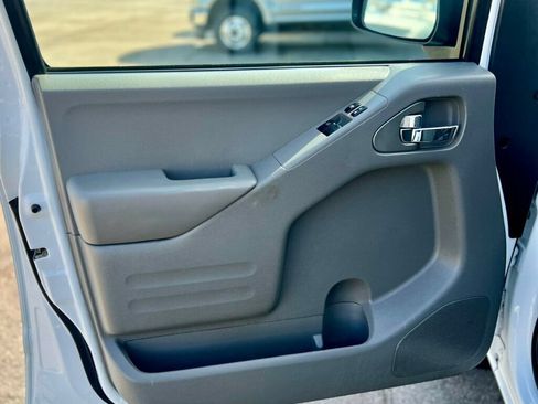 Used 2020 Nissan Frontier S RWD image 11