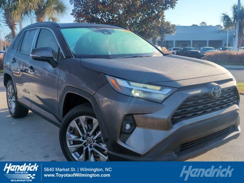 Used 2022 Toyota RAV4 XLE Premium image 1