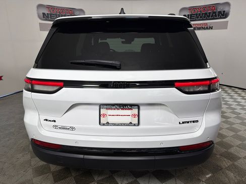 Used 2025 Jeep Grand Cherokee Limited w/ Black Appearance Package AWD/4WD image 6