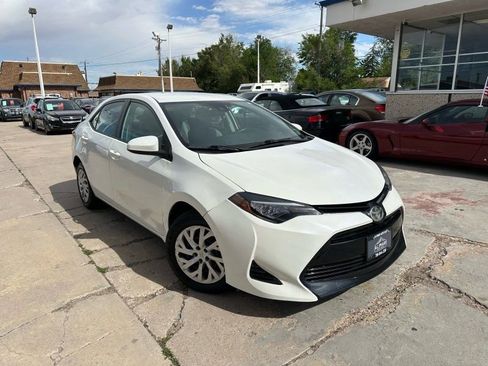 Used 2018 Toyota Corolla LE FWD image 1