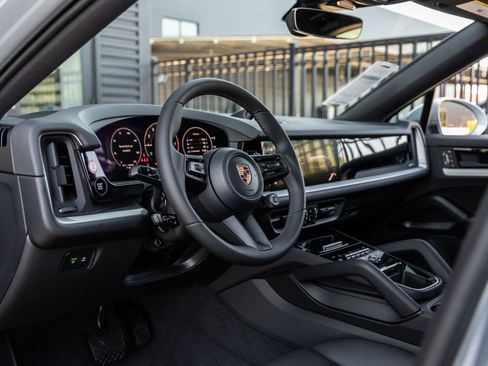 Certified 2026 Porsche Cayenne E-Hybrid Coupe AWD/4WD image 4