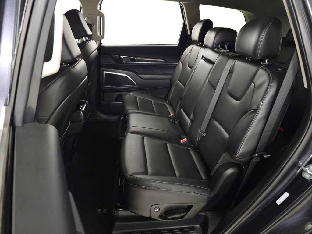 Used 2025 Kia Telluride LX FWD image 30
