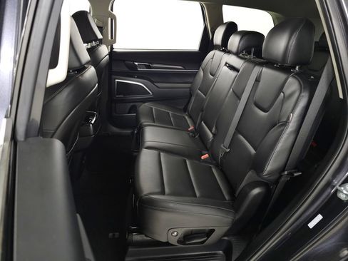 Used 2025 Kia Telluride LX FWD image 30
