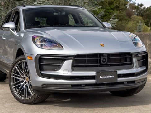 Certified 2026 Porsche Macan AWD/4WD image 9