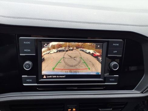 Used 2022 Volkswagen Jetta SE w/ Panoramic Sunroof Package image 20