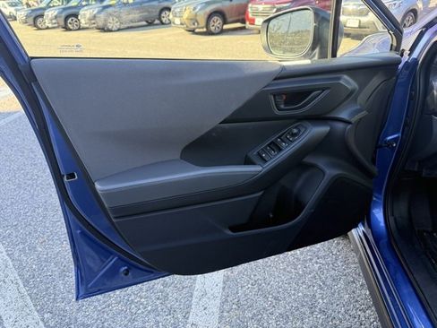 Used 2025 Subaru Crosstrek 2.0i Premium image 9